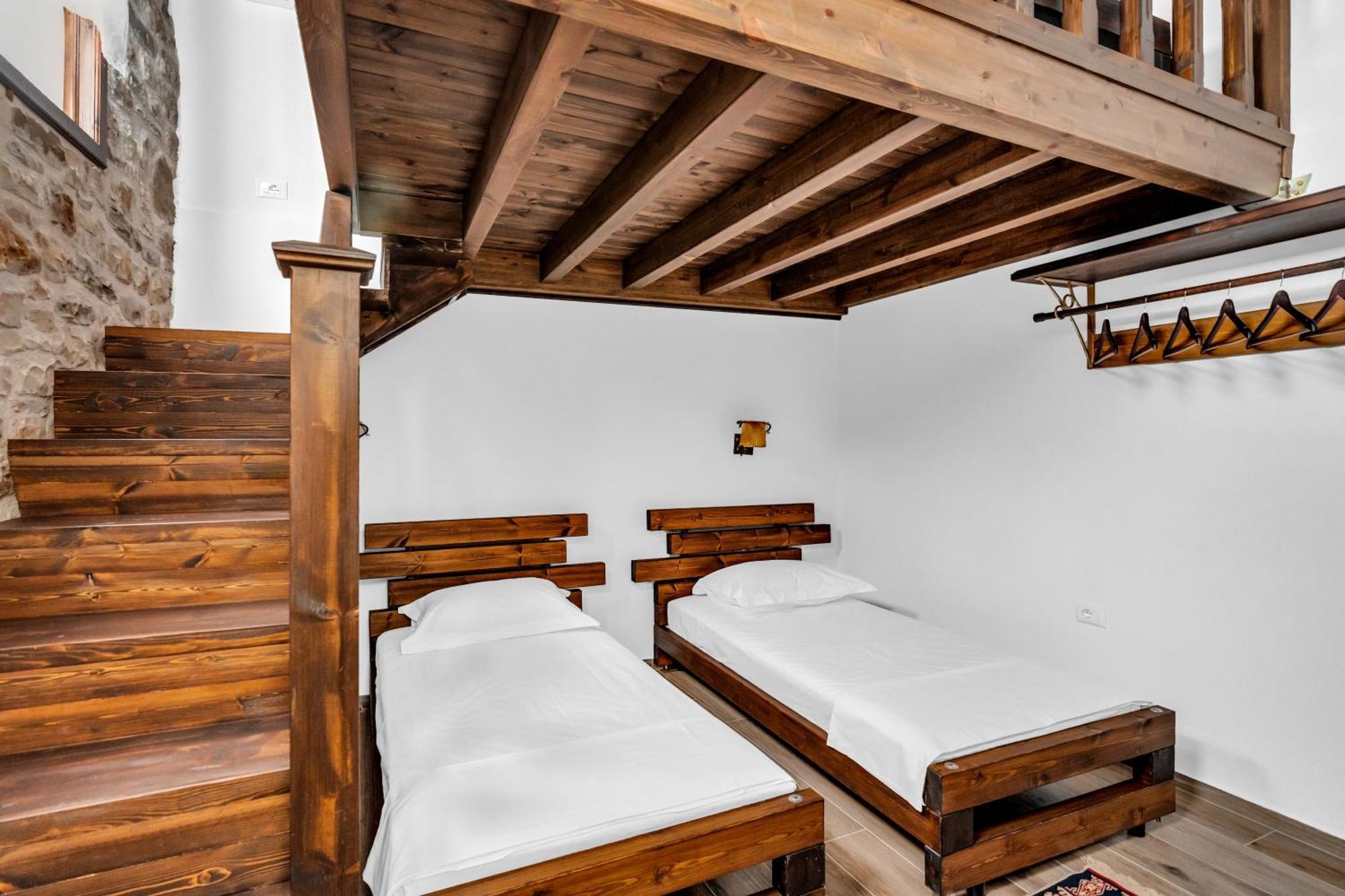 Hotel Bohem Berat Bagian luar foto