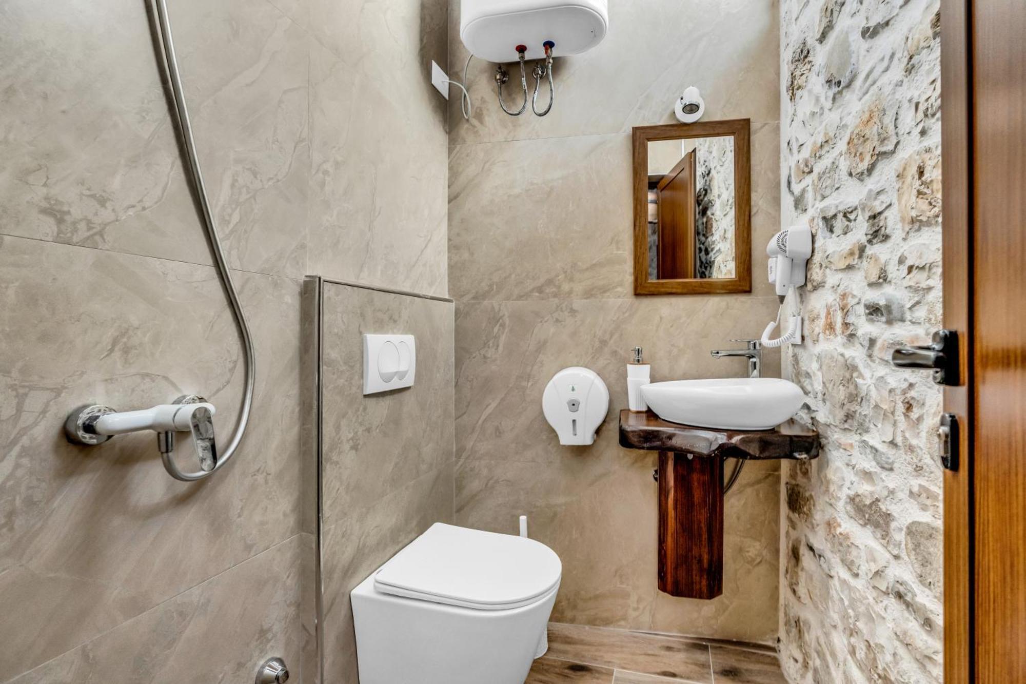 Hotel Bohem Berat Bagian luar foto