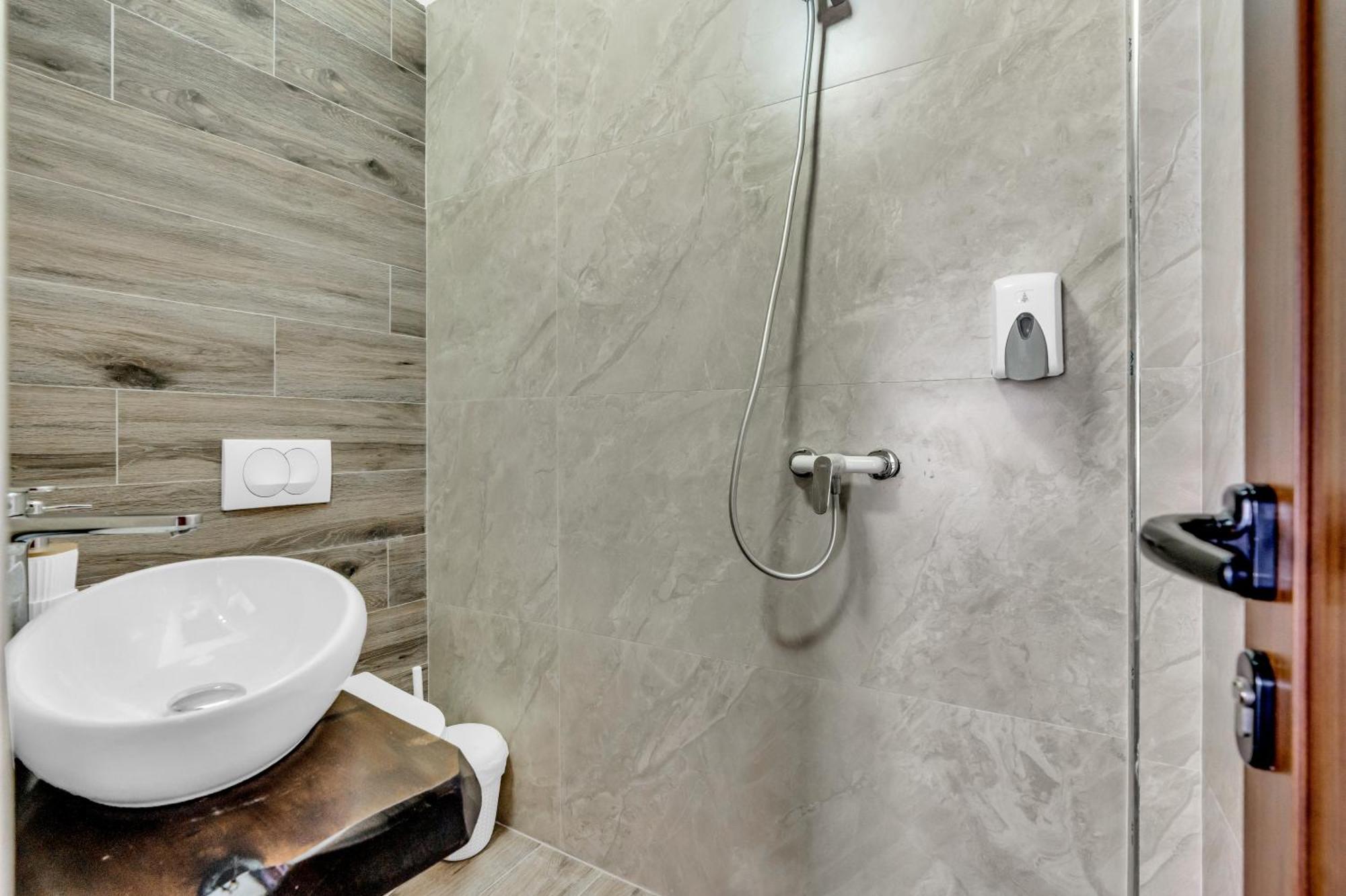 Hotel Bohem Berat Bagian luar foto
