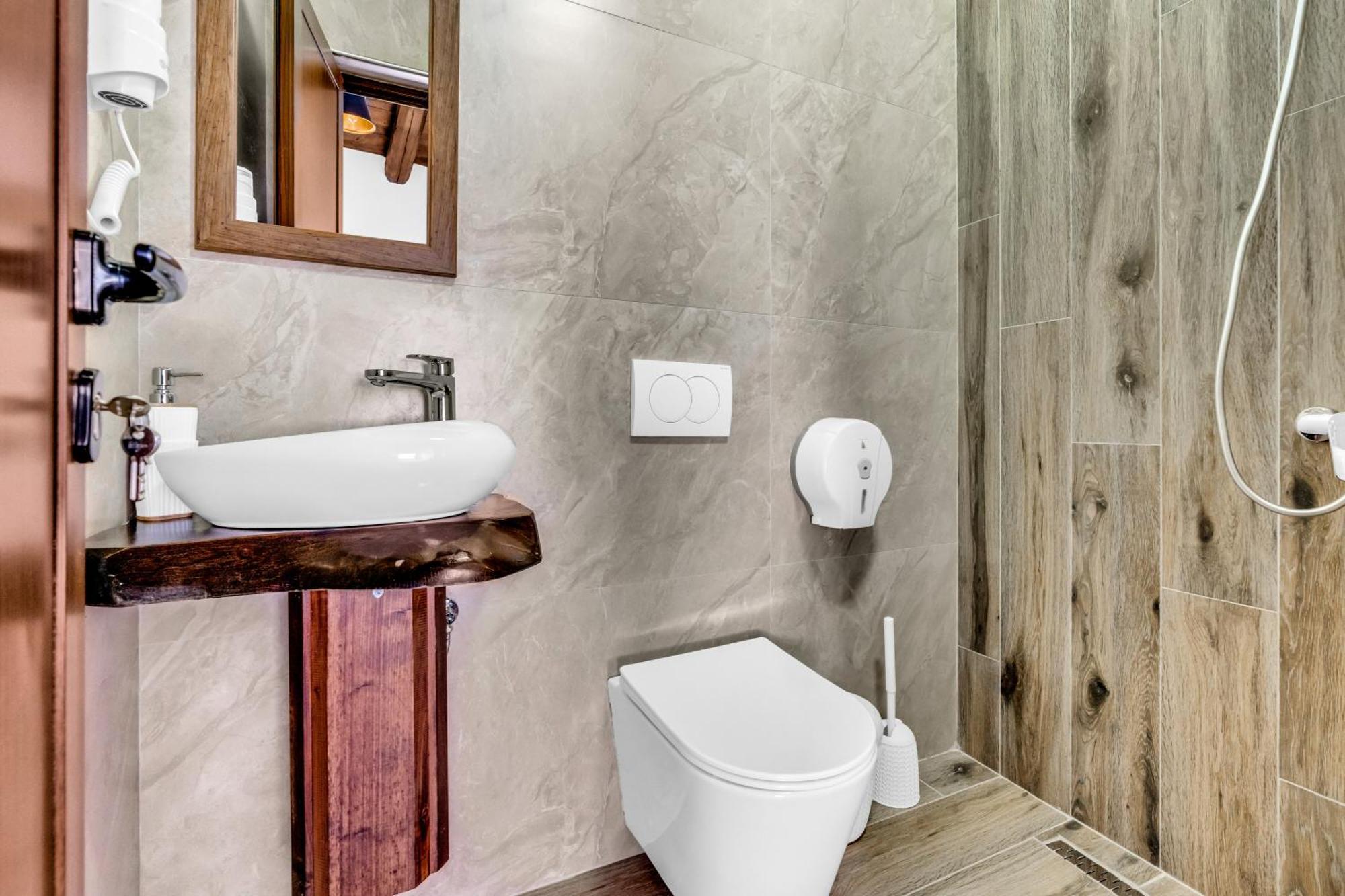 Hotel Bohem Berat Bagian luar foto