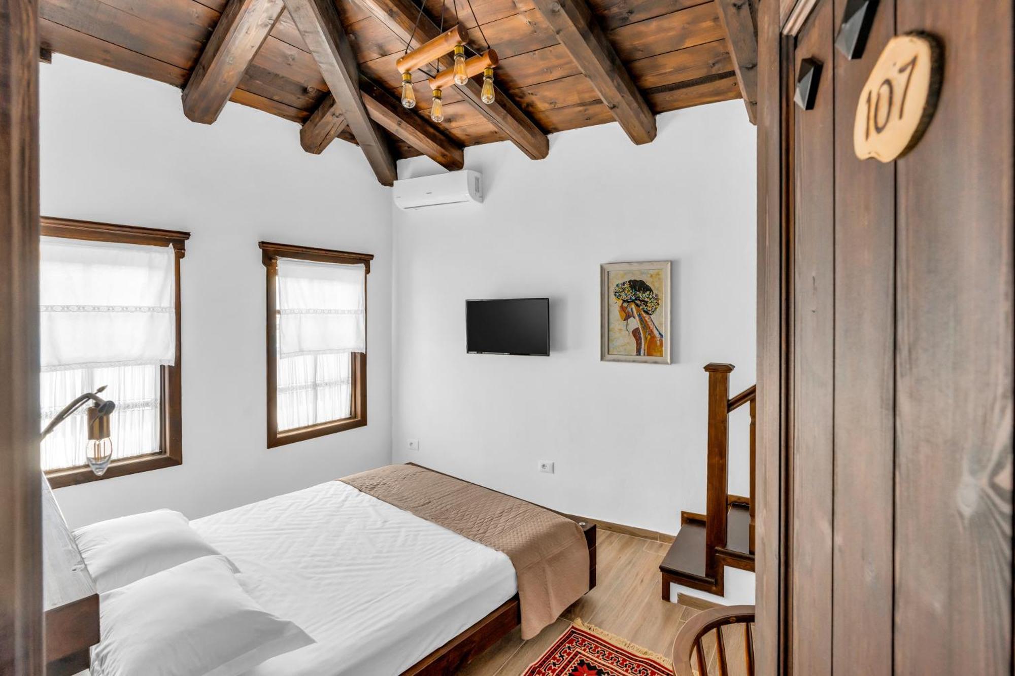 Hotel Bohem Berat Bagian luar foto