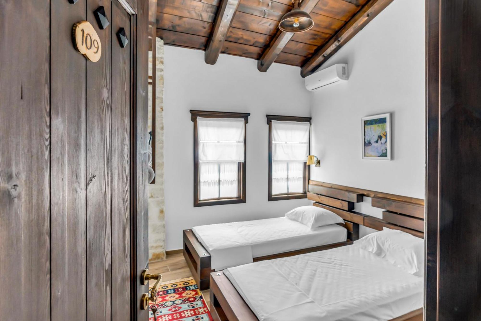 Hotel Bohem Berat Bagian luar foto