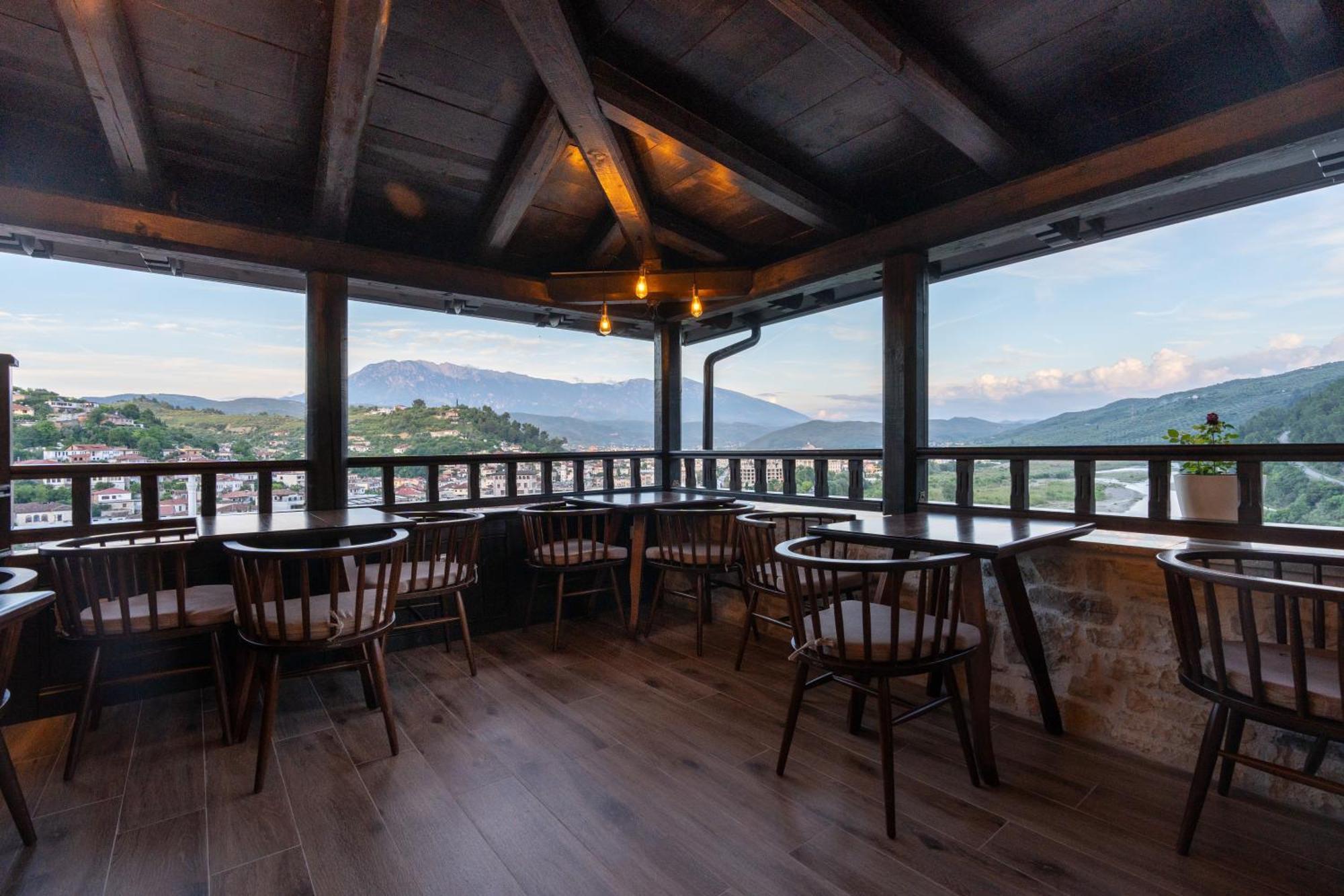 Hotel Bohem Berat Bagian luar foto