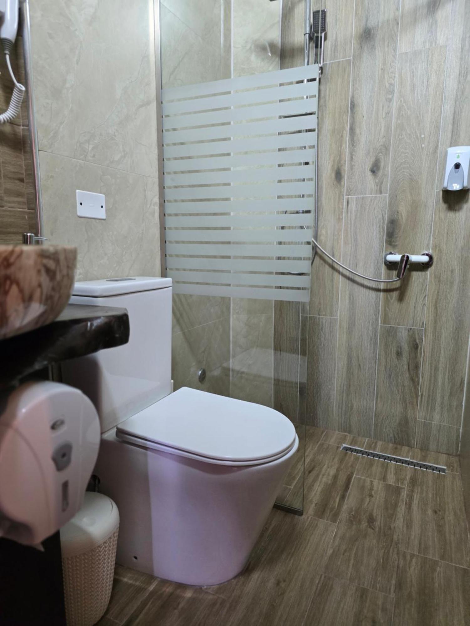 Hotel Bohem Berat Bagian luar foto